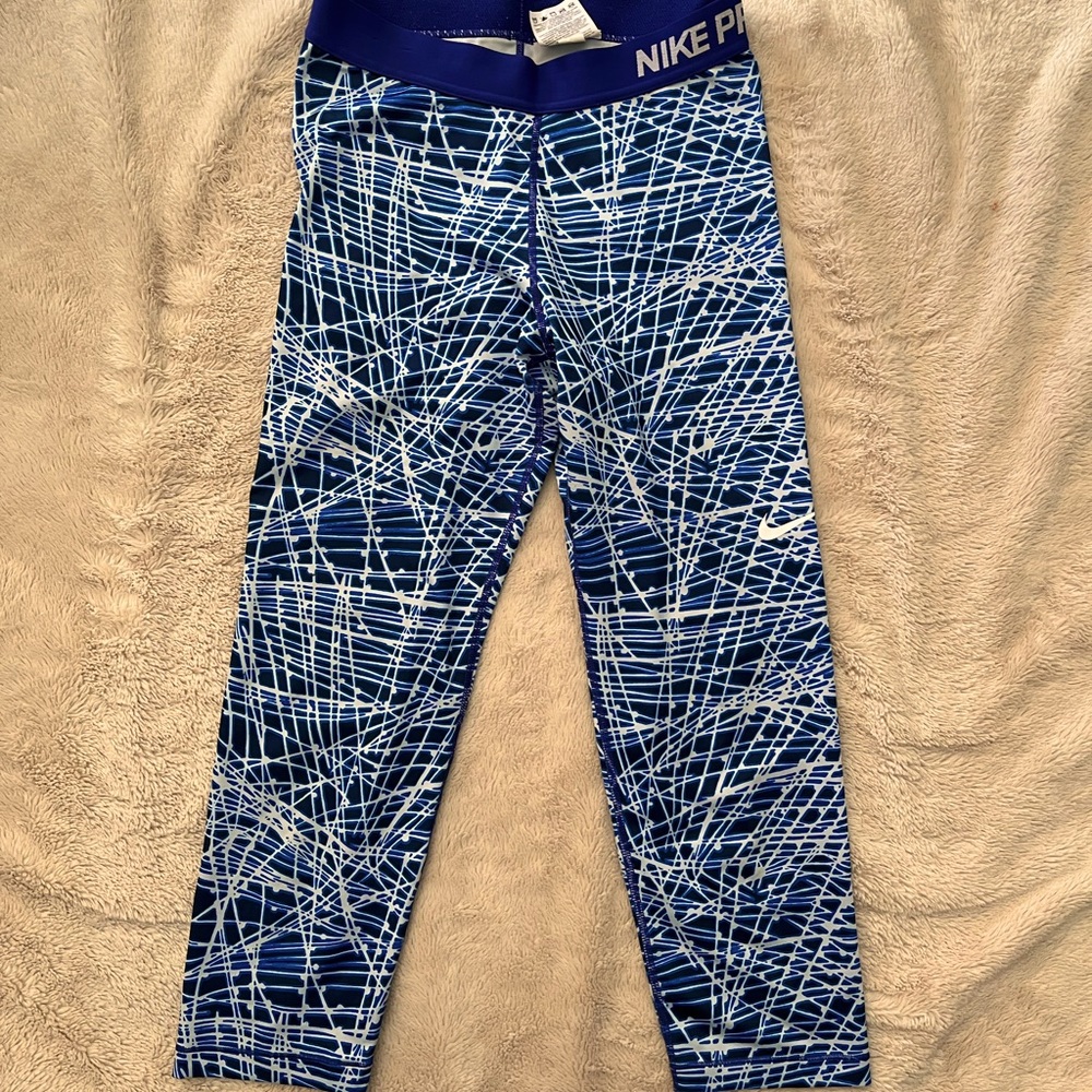 Nike Pro 3/4 Length Leggings - Medium